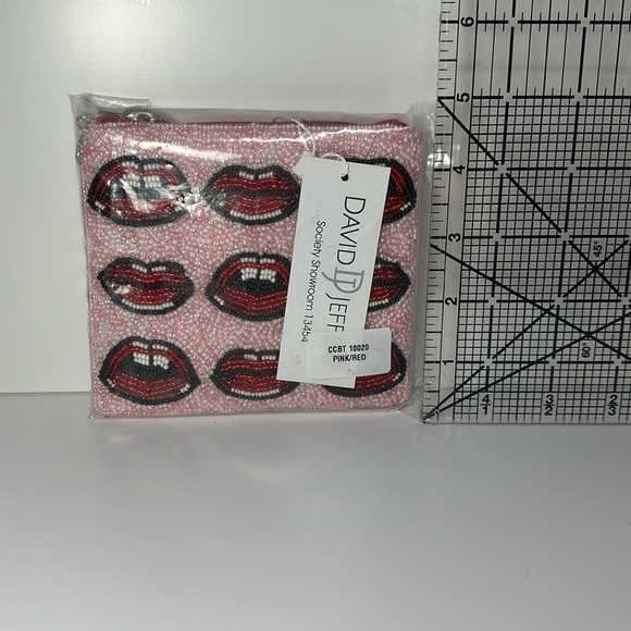 David Jeffery Small Beaded Pink with Red Lips Crossbody/Clutch/Purse - Picture 3 of 4